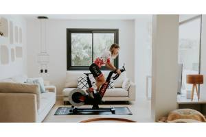 Cómo integrar una bicicleta indoor en la decoración de casa sin romper la estética
